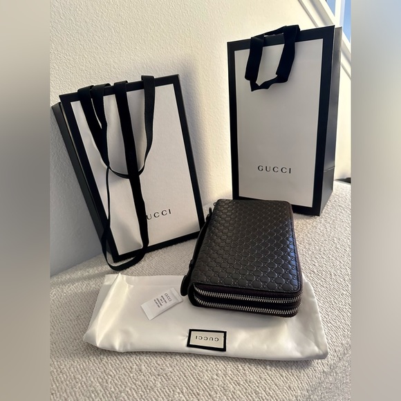 GUCCI Wallet - Picture 1 of 17